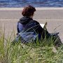 Lecture au bord du lac Saint-Jean. J'ai beaucoup plus regardé que lu!